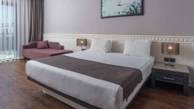 Standart Havuz Manzaralı Oda