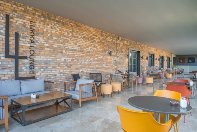 Lukka Lounge 24 Saat Dış Oturma Alanı